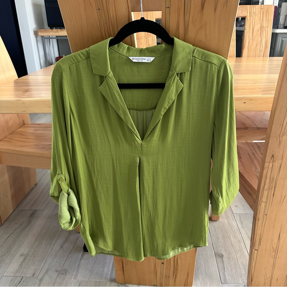 Stradivarius satin blouse M